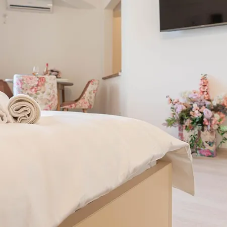 Le Bonheur Deux Solid Butoaie Apartment Mamaia