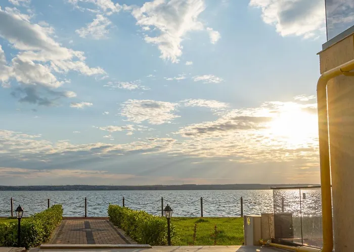 Le Bonheur Deux Solid Butoaie Apartment